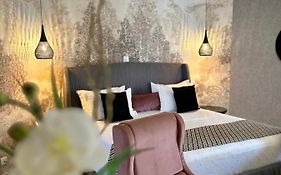 THE PALMS Luxury Boutique Hotel